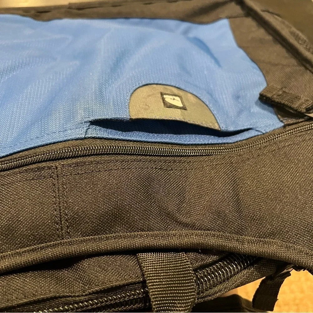 Ogio Hiphop Black Blue Messenger Bag St. John Winners Circle 2006